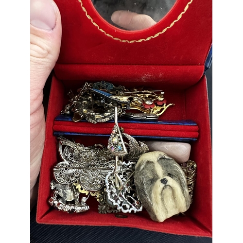 26 - Box Containing Assorted Vintage Brooches etc