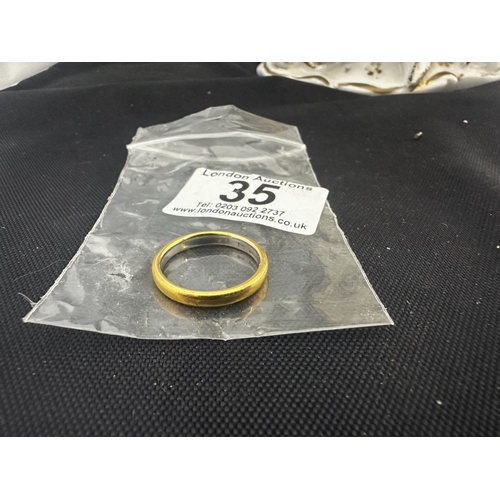 35 - Platinum Wedding Band (5.72g)