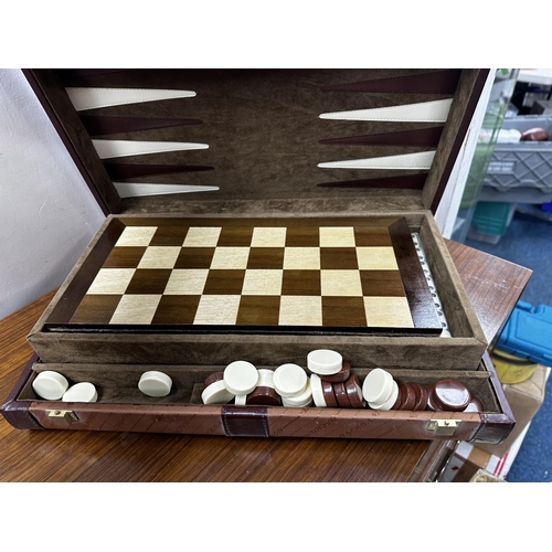 564 - Vintage Backgammon Set