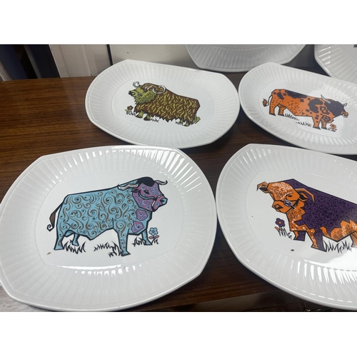 552 - Lot of 5 Beefeater Ironstone Plates