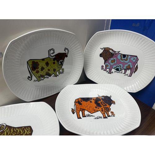 552 - Lot of 5 Beefeater Ironstone Plates