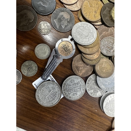 562 - Good Lot of Coins