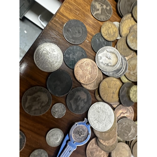 562 - Good Lot of Coins