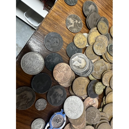 562 - Good Lot of Coins