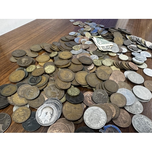 562 - Good Lot of Coins