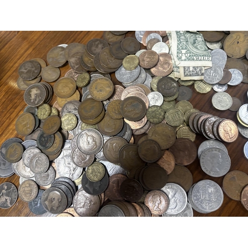 562 - Good Lot of Coins