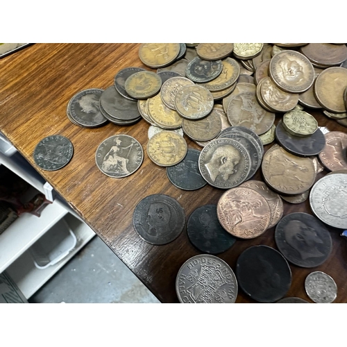 562 - Good Lot of Coins