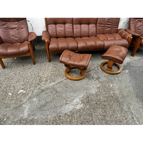 628 - Ekornes Montana Vintage Stressless Three Piece Leather Suite with Foot Stool