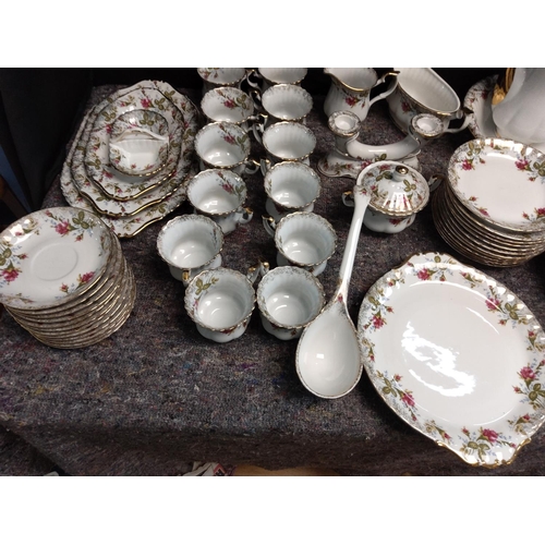 406 - Large Chodzies Polish Porcelain Dinner Service