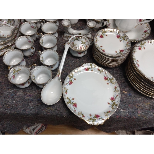 406 - Large Chodzies Polish Porcelain Dinner Service