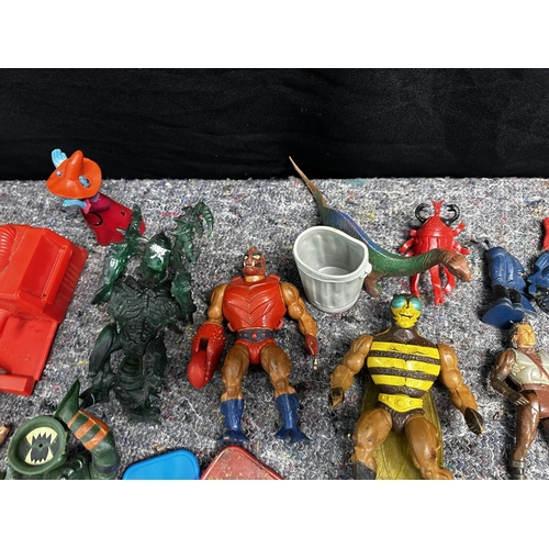 681 - Good Mixed Lot of Vintage Action Figures etc including Star Wars