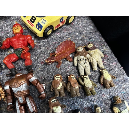 681 - Good Mixed Lot of Vintage Action Figures etc including Star Wars