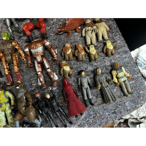 681 - Good Mixed Lot of Vintage Action Figures etc including Star Wars