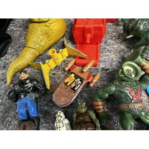 681 - Good Mixed Lot of Vintage Action Figures etc including Star Wars