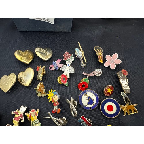 24 - Box of Vintage Badges etc