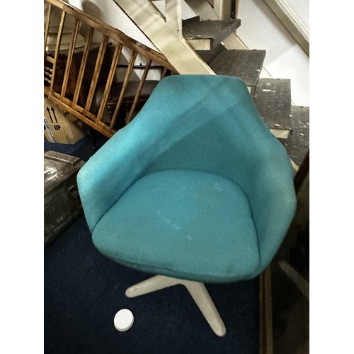 407E - Vintage Mid Century Swivel Chair