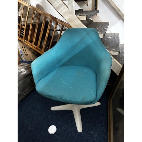 407E - Vintage Mid Century Swivel Chair