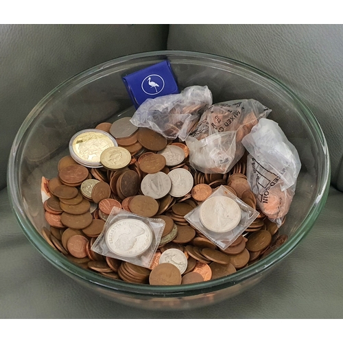 28 - Large glass bowl containing a large qty of coins including modern pennies, vintage coins, world coin... 