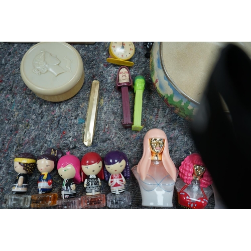 644 - Job lot of curio including a selection of Harajuku lovers perfume (af)