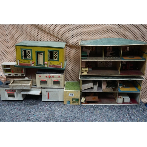 652 - Lot of 1950s Tin Dolls House's, Rooms etc with Various Furniture and Miniatures