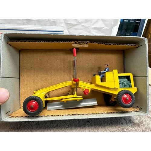 112 - French Dinky Super Toys  886 Richier Road Leveller. (Mint and Boxed)