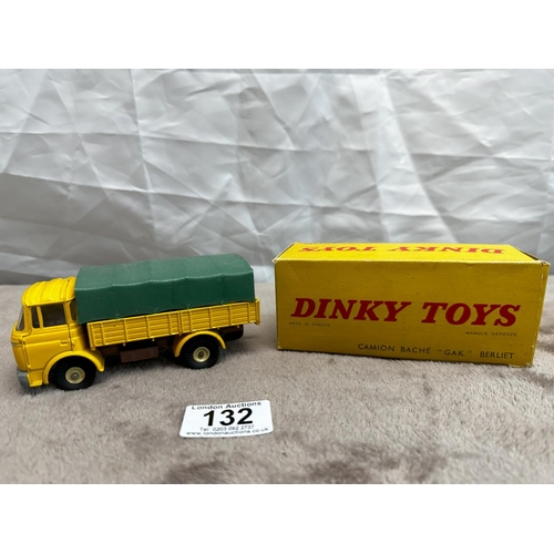 132 - French Dinky Toys  584 Camion Bache Gak Berlietz Covered Wagon (near Mint and Boxed)