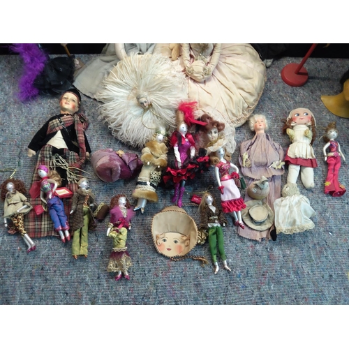 601 - Good Collection of Vintage & Antique Dolls