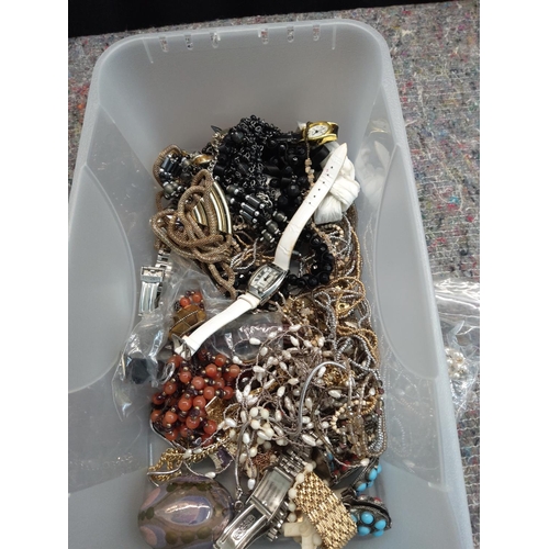 609 - Lot of Various Jewellery etc