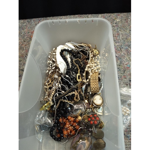 609 - Lot of Various Jewellery etc