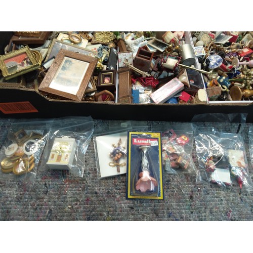 601A - Tray of Good Quality Dolls House Miniatures etc incl. Animals, Pots, etc