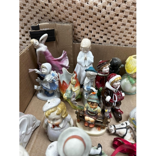 698 - A mixed lot to include 1930's Ceramics, Figurines Goebel Seated Boy and Vileroy & Boch Christmas Fig... 