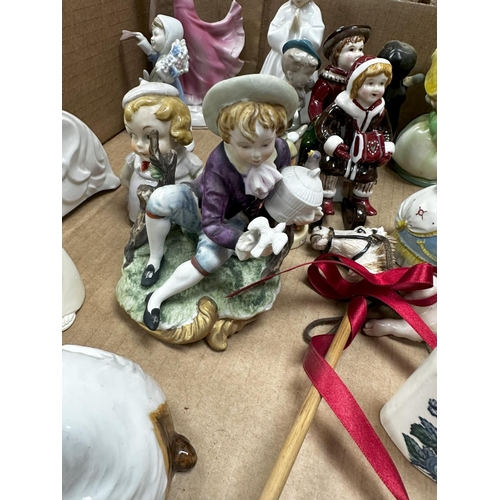 698 - A mixed lot to include 1930's Ceramics, Figurines Goebel Seated Boy and Vileroy & Boch Christmas Fig... 