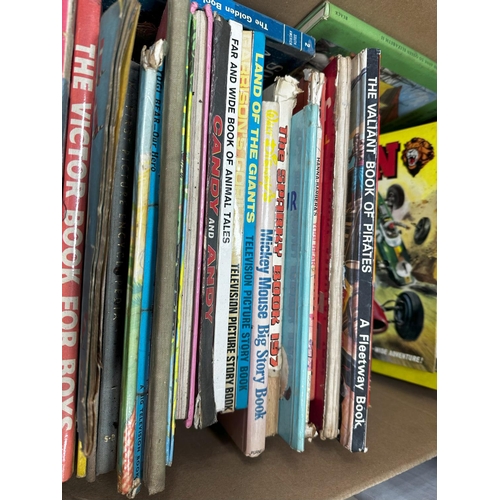 699 - Good Lot of Vintage Childrens Annuals