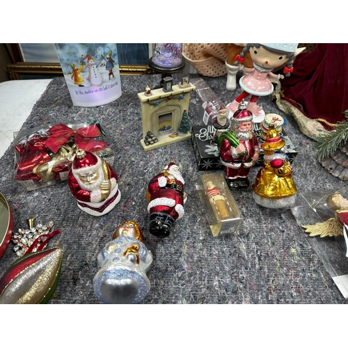 708 - Good Box of Vintage & Modern Christmas Decorations