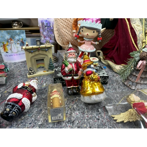 708 - Good Box of Vintage & Modern Christmas Decorations