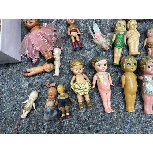 713 - Lot of 1940s Celluloid Dolls etc