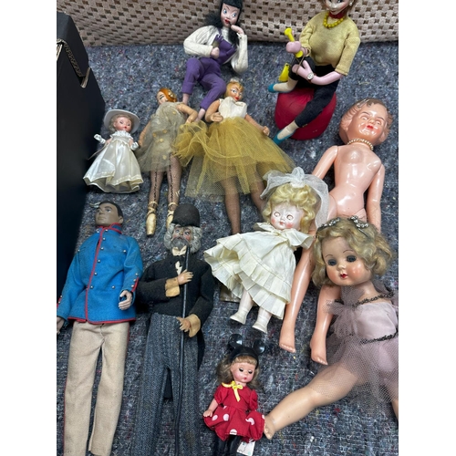 725 - Good Lot of Various Dolls to include Klumpe and Roldan etc