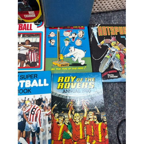 728 - A box containing various Vintage Annuals and 1970's French Disney Books Etc