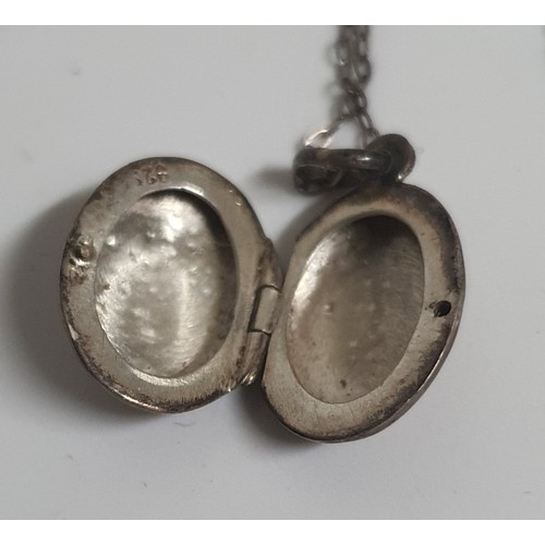 28A - Vintage Silver Locket necklace