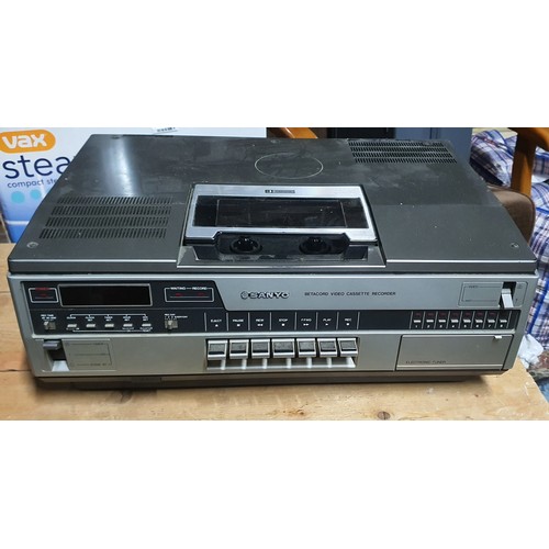 31B - Sanyo betacord video cassette recorder