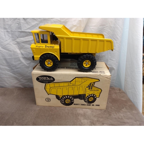 339B - Mint and Boxed Vintage Tonka dump truck 3900 (unused)