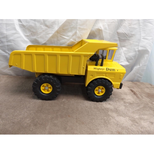 339B - Mint and Boxed Vintage Tonka dump truck 3900 (unused)