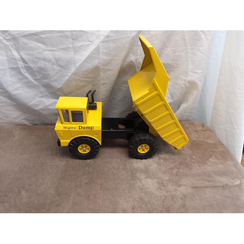 339B - Mint and Boxed Vintage Tonka dump truck 3900 (unused)