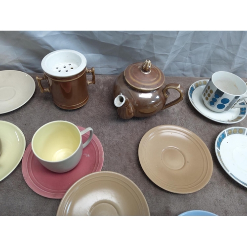 339F - Good Lot of Mid Century Studio Pottery, Ceramics etc