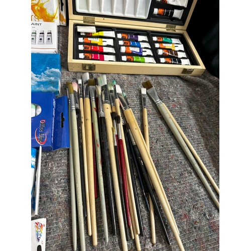 844 - Good Lot of Painting and Art Supplies , many are new