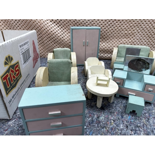 690 - Collection of Wooden 1950s Style Dolls House Furniture