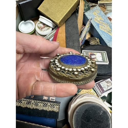 864 - Interesting Mixed Lot of Smalls and Nik Naks to include Vintage/Antique Jewellery Boxes, Pot Lids et... 