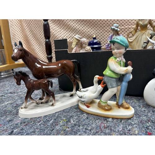 872 - Interesting Mixed Lot of Items incl.Deco Items, Porcelain Figurines, Perfume etc