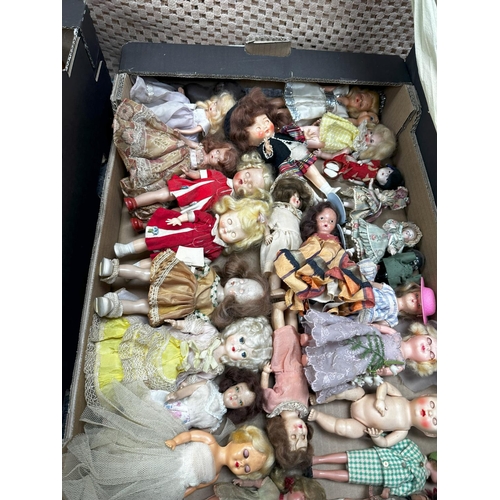 876 - Large Collection of Vintage & Antique Dolls