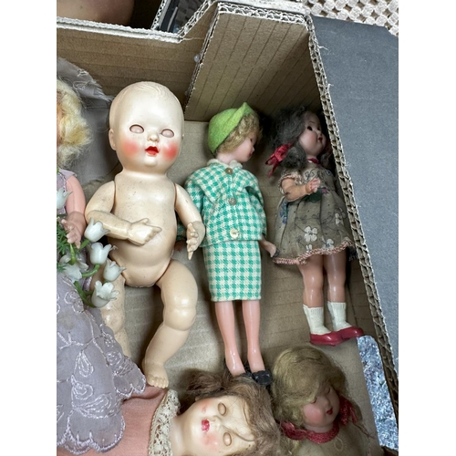 876 - Large Collection of Vintage & Antique Dolls